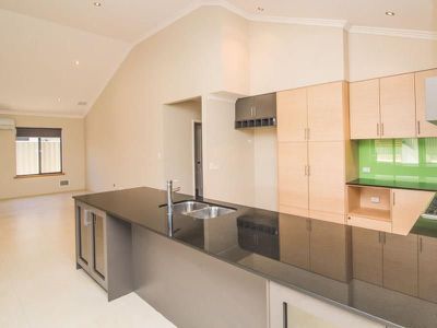 31 Birmingham Parade, Piara Waters