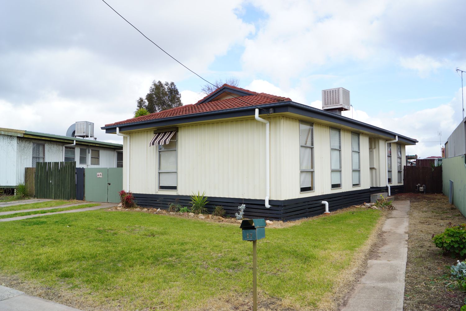 17 Felstead Avenue, Horsham