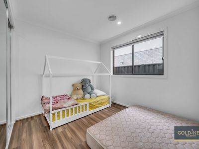 8 Yukon Street, Truganina
