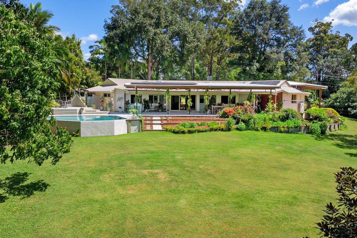 8 Livistona Drive, Doonan