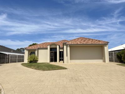 64 Cromdale Circuit, Kawungan