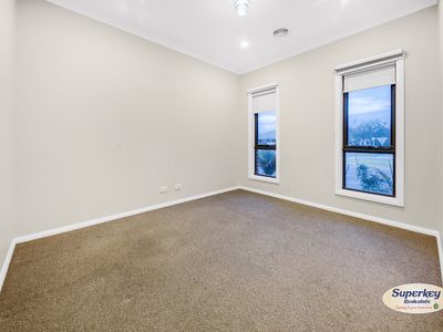 5 Bensonhurst Parade, Point Cook