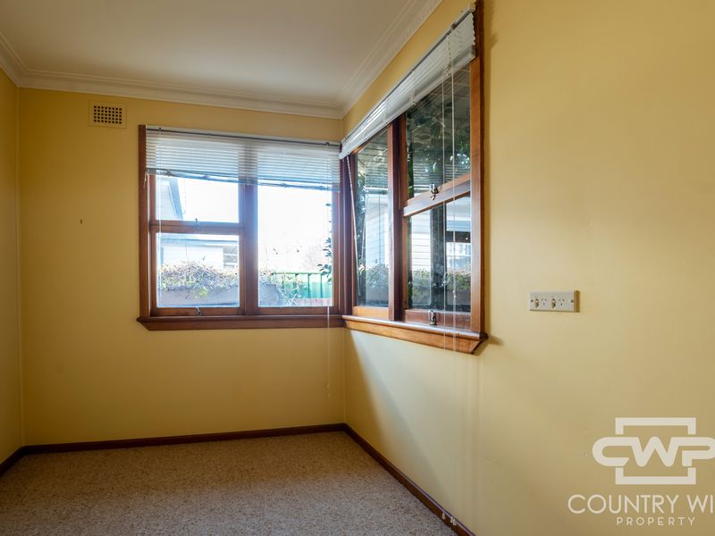 8 Lackey Street, Guyra