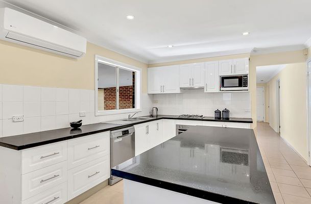 11 Hamilton Hume Parade, Craigieburn