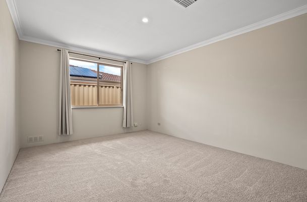 16 Frigate Close, Waikiki