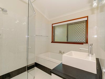 5 Noela Court, Rochedale South
