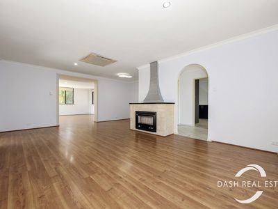24 Taylor Way, Hillarys