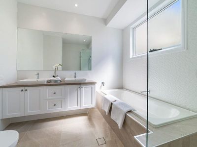 20 Seafarer Court, Paradise Waters