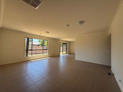 18 Hiddick Road, Point Cook