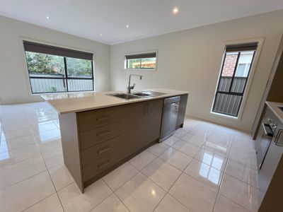 16 Evergreen Cres, Craigieburn