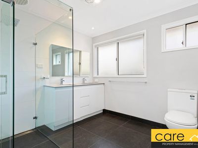 2 / 9 Collins Street, Mentone