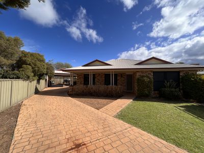 74 Twickenham Drive, Dubbo