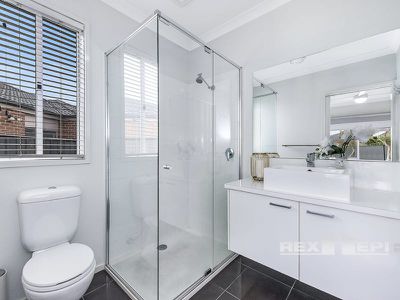 8 Camolina Way, Clyde North