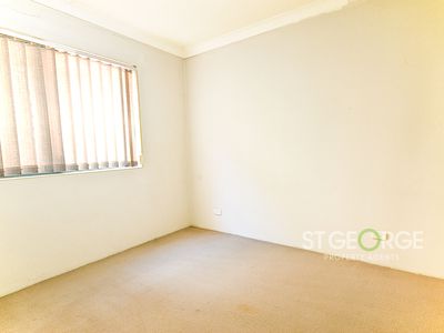 8 / 22 Sarsfield Circuit, Bexley North