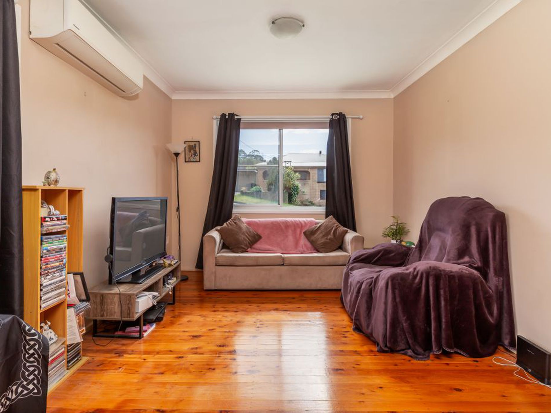 8 Medlow Street, Cardiff