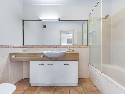 12 / 12 Golden Orchid Drive, Airlie Beach