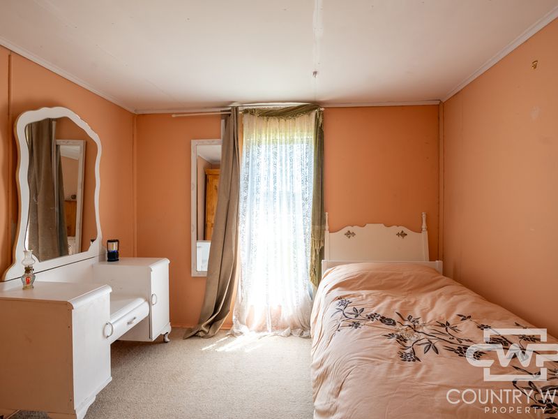 2718 Torrington Road, Torrington