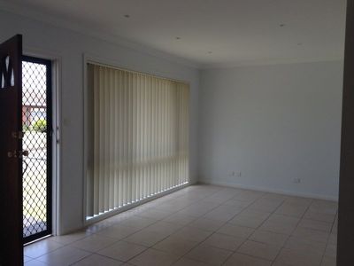 2 / 1 Oakland Avenue, Windang