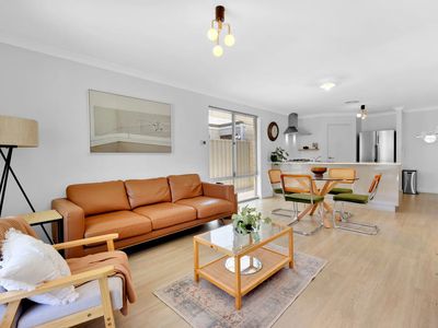 4 Golden Way, Piara Waters