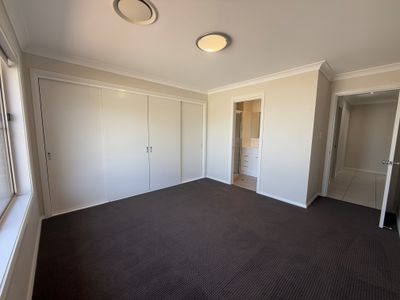 1 / 12 Lilydale Terrace, Dubbo