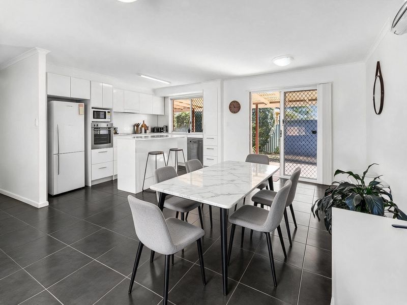 7 Razorbill St, Burleigh Waters