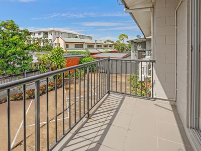 11 / 211 Lake Street, Cairns City