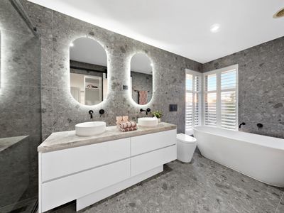 8 Pinnacle Way, Fraser Rise