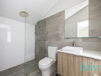 8 / 125 Fairway, Crawley