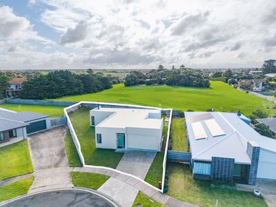 18 Martin Laurence Place, Port Fairy