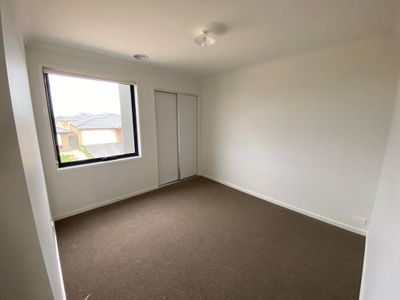 33 Brentham Crescent, Werribee