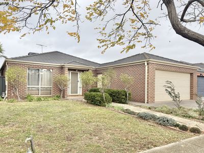 10 Maclarens Close, Manor Lakes