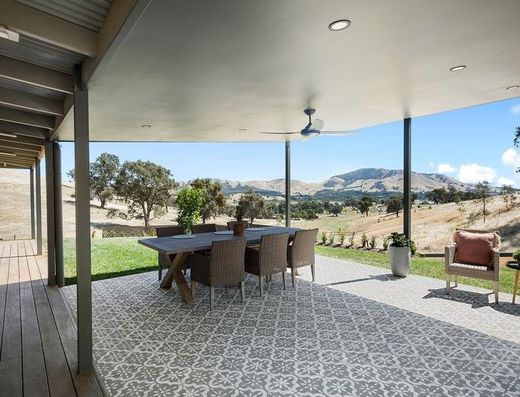 Lifestyle Living on Acreage Close to Town