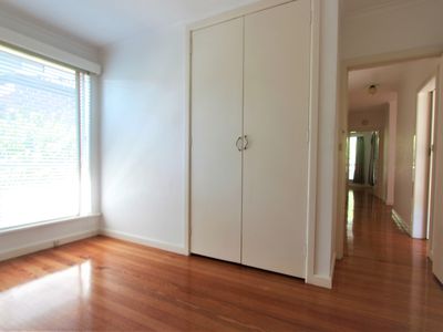 1 / 15 Essex Road, Mount Waverley