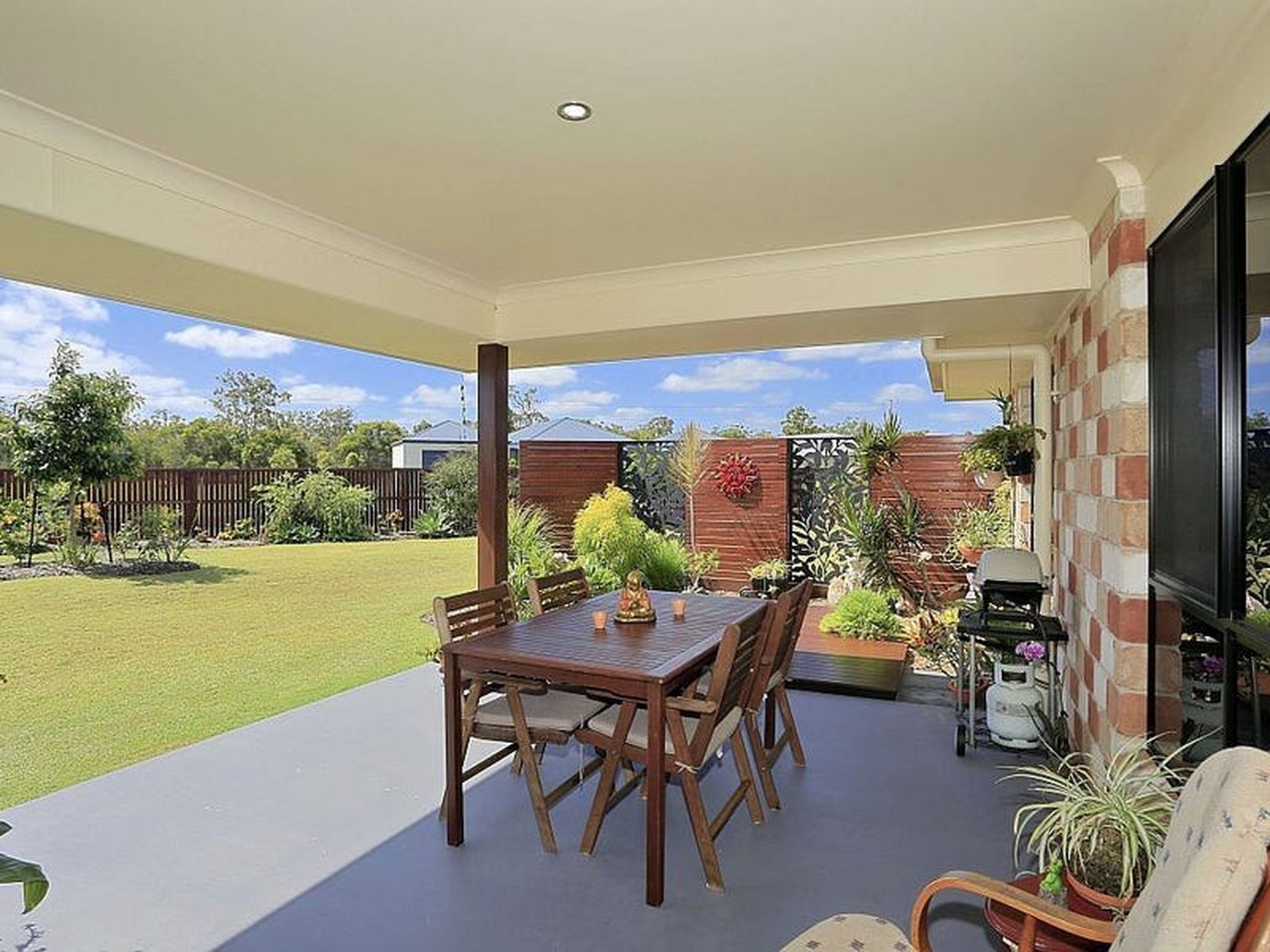 1 Sundew Ct, Woodgate