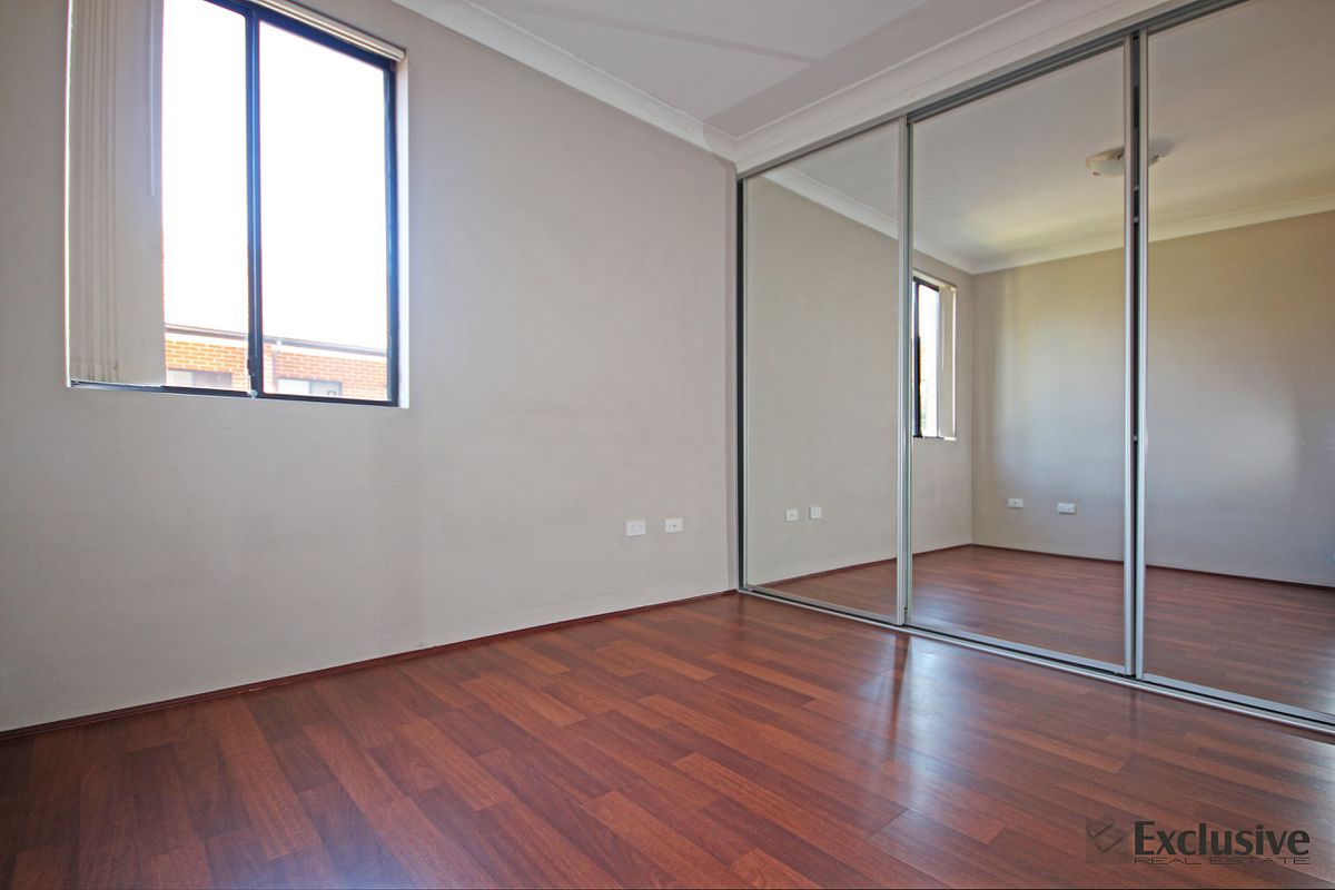 8 / 47 Henley Road, Homebush West