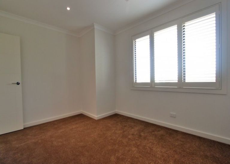 2 / 22 Sumersett Avenue, Oakleigh South
