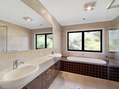 50 Great Southern Drive, Robina