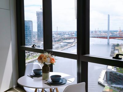 Stylish Waterview Apartment, Docklands