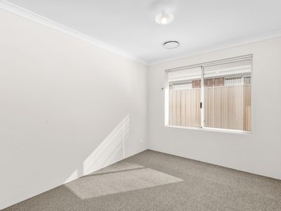 17 Desert Pea Loop, Piara Waters