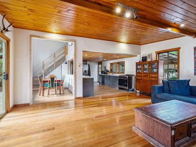 733 Denison Road, Lonnavale