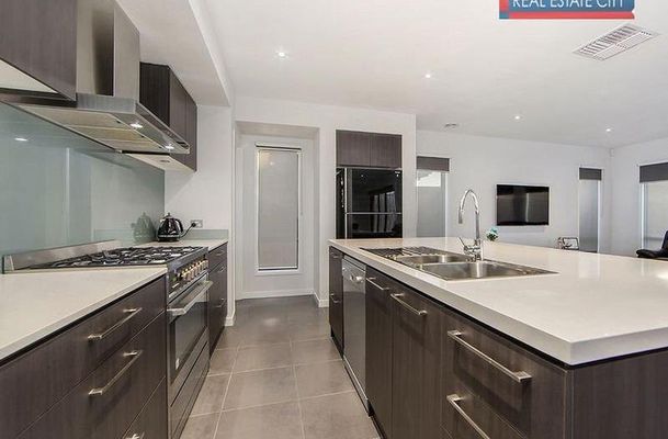 10 Torino Avenue, Greenvale