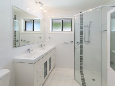5 Admiralty Drive, Safety Beach