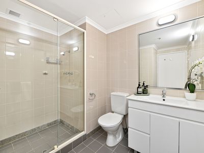 2202 / 1 Hosking Place, Sydney
