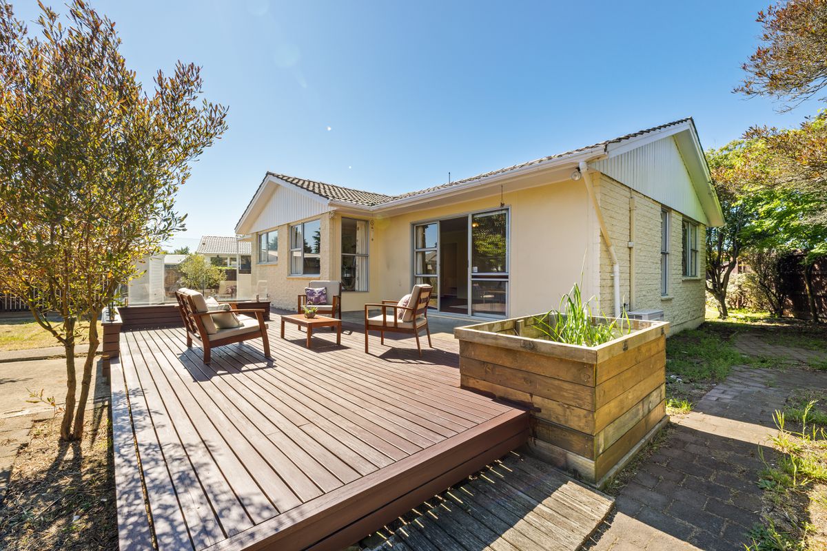 The Carpet’s Loud. The Street Isn’t.