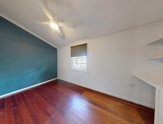 Quirky Queenslander with Studio/home office image 8