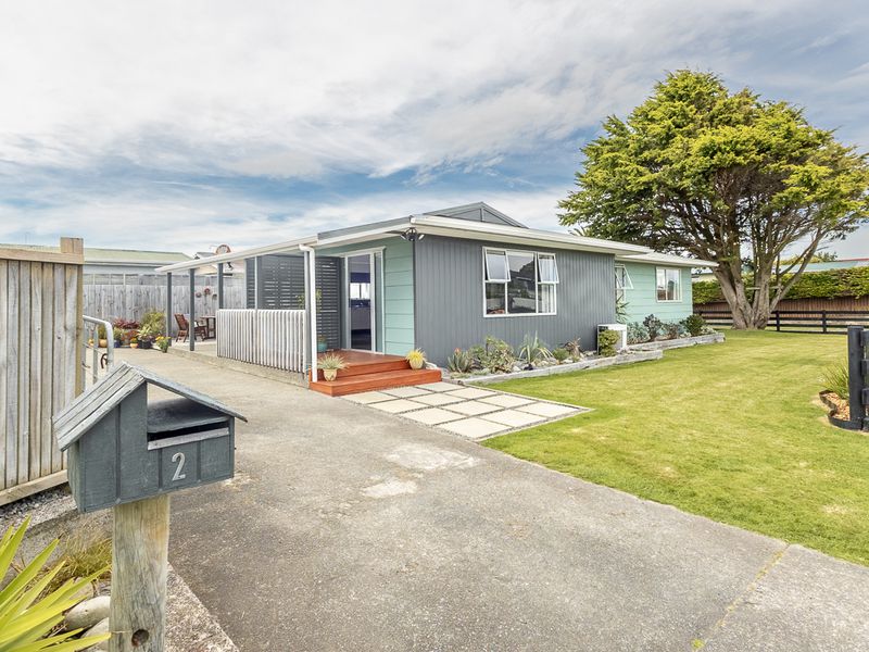 2 Robert McKeen Street, Otaki Beach