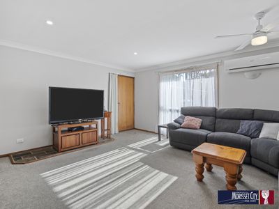 63 Lake Road, Balcolyn