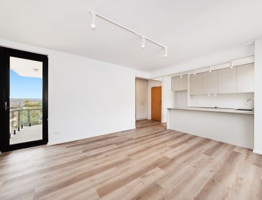 Light Filled & Spacious 2 Bedroom Apartment in Prime Bondi Beach Location