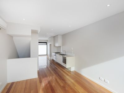 2 / 18 Rothwell Street, Ascot Vale