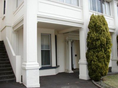 1 / 272 Latrobe Terrace, Newtown